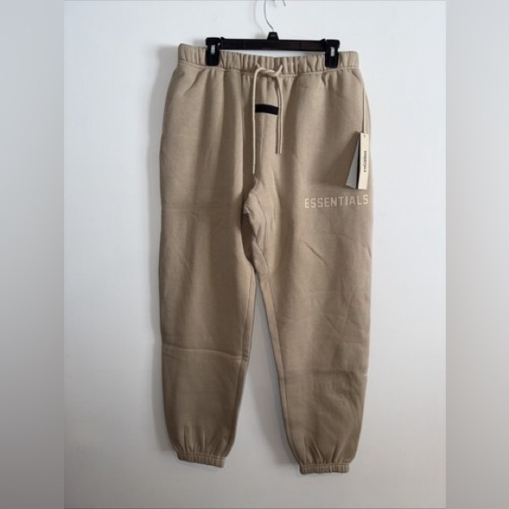Fear of God Essentials Sweatpants – Dusty Beige Colorway – Size M – NWT